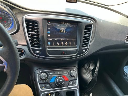 Used 2016 Chrysler 200 Limited FWD image 8