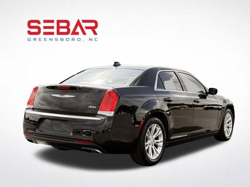 Used 2020 Chrysler 300 Touring w/ Driver Convenience Group RWD image 11