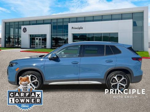 Used 2025 Volkswagen Tiguan SE w/ Panoramic Sunroof Package AWD/4WD image 6