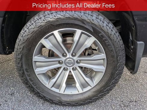Used 2017 Nissan Titan SL w/ SL Towing Convenience Package RWD image 12