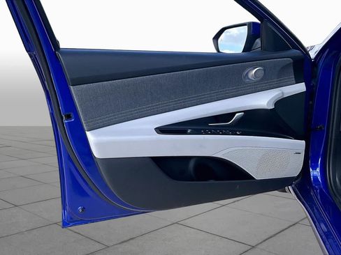 Certified 2025 Hyundai Elantra Limited FWD image 20