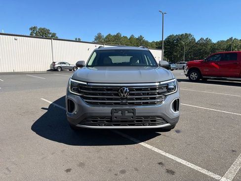 Used 2025 Volkswagen Atlas SE FWD image 3