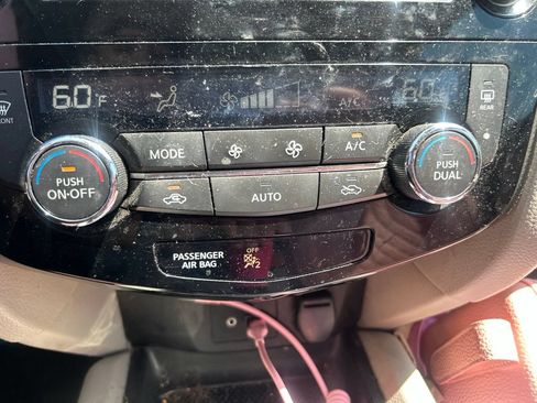 Used 2019 Nissan Rogue Sport SV FWD image 15