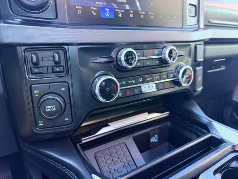 Used 2025 Ford F250 Platinum AWD/4WD image 30