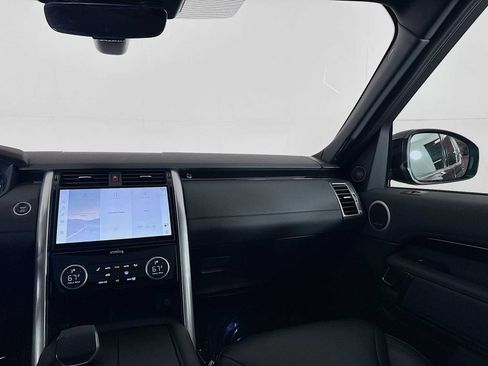 Used 2025 Land Rover Discovery S AWD/4WD image 32