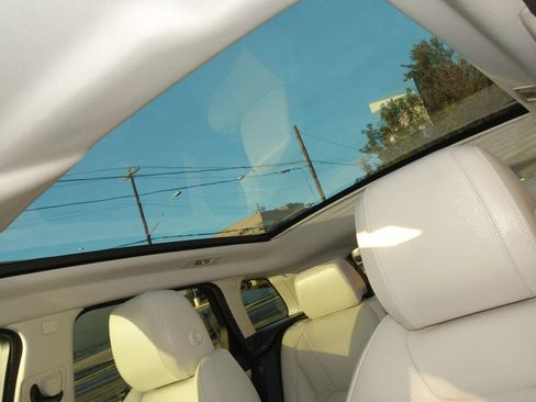 Used 2016 Land Rover Range Rover Evoque HSE image 11