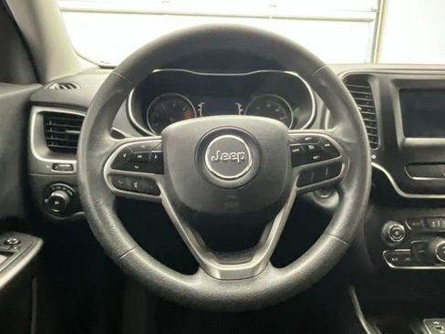 Used 2019 Jeep Cherokee Latitude w/ Popular Appearance Group FWD image 8