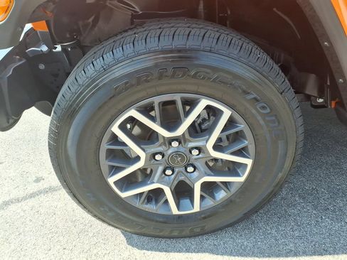 Used 2025 Jeep Wrangler Unlimited Sahara AWD/4WD image 10