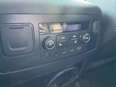 Used 2018 GMC Yukon SLT w/ Premium Edition image 9