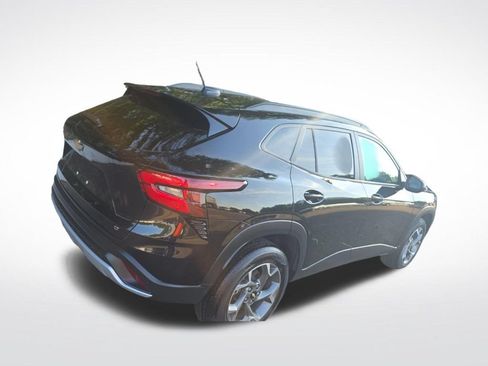 Used 2025 Chevrolet Trax LT FWD image 4