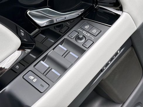 New 2026 Land Rover Range Rover Evoque Dynamic SE AWD/4WD image 16