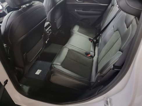 New 2026 Jeep Grand Cherokee Altitude image 9