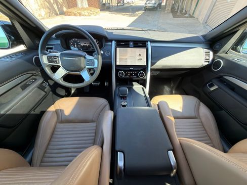 Certified 2024 Land Rover Discovery Dynamic SE image 19