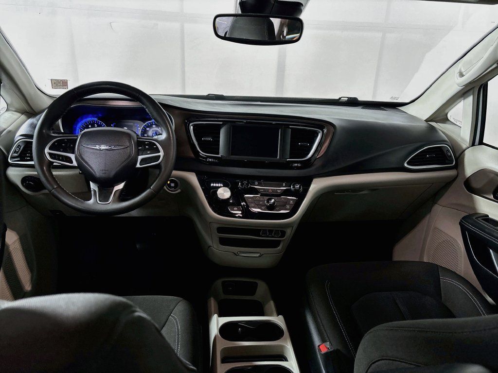 Used 2023 Chrysler Voyager LX FWD image 12