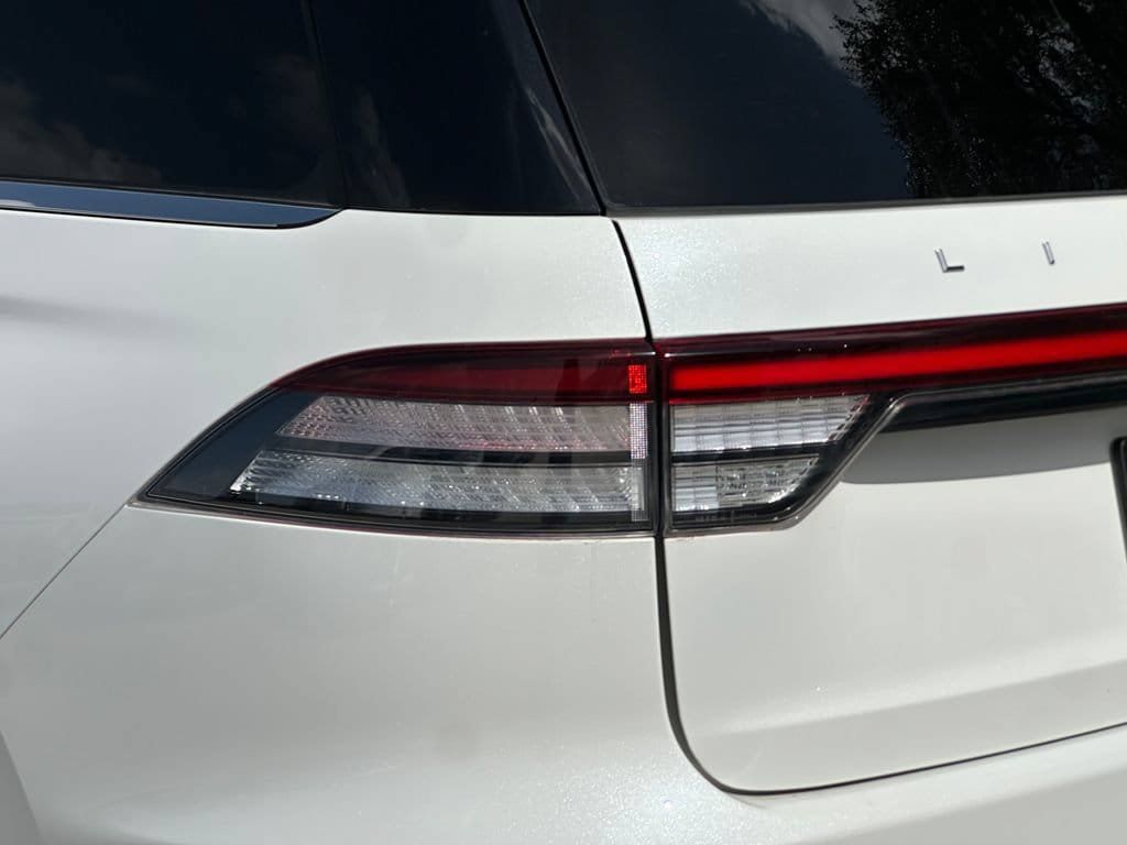 Used 2025 Lincoln Aviator Reserve w/ Illumination Package RWD image 12