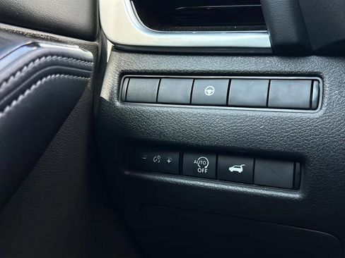 Used 2024 Nissan Rogue SL w/ SL Premium Package image 12