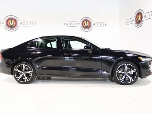 Used 2025 Volvo S60 B5 Core image 31