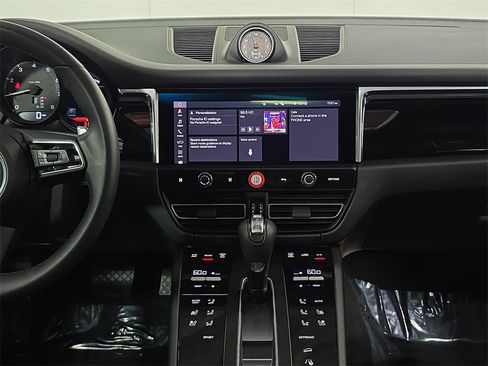 Used 2025 Porsche Macan image 16