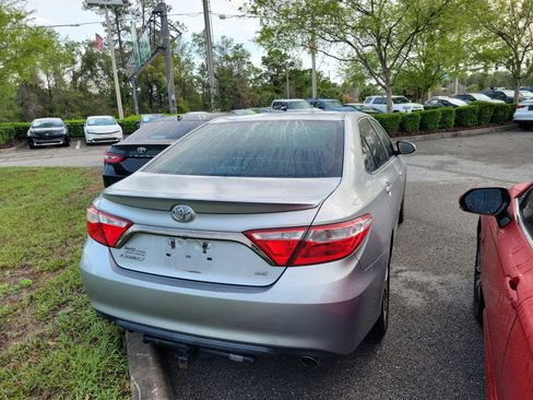 Used 2016 Toyota Camry SE image 14