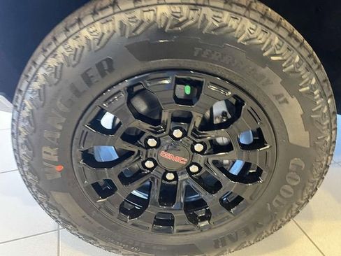 New 2026 GMC Canyon Elevation w/ Convenience Package image 6