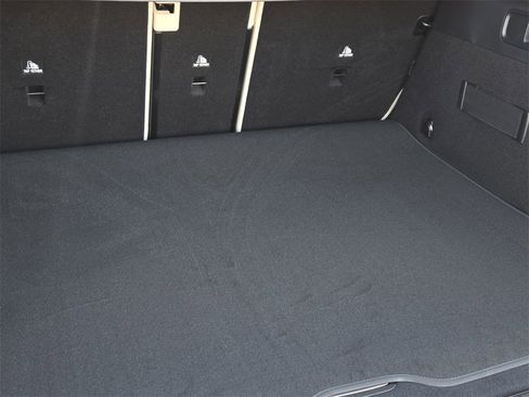 New 2026 Mercedes-Benz GLC 300 image 11