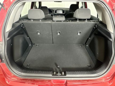 Used 2025 Hyundai Venue SEL FWD image 28