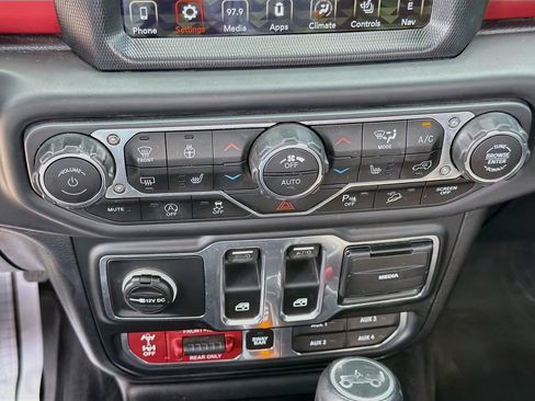 Used 2018 Jeep Wrangler Rubicon AWD/4WD image 30
