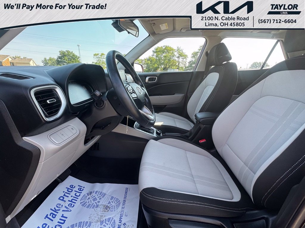 Used 2023 Hyundai Venue SEL FWD image 9