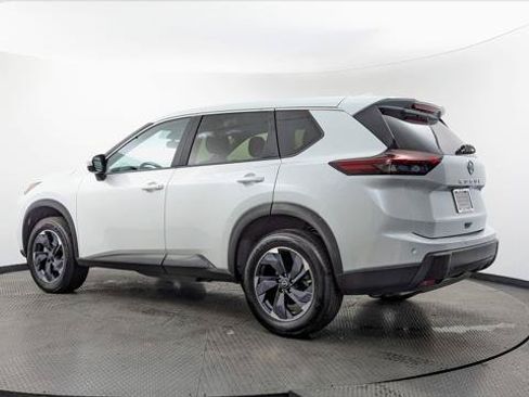 Used 2025 Nissan Rogue SV FWD image 6