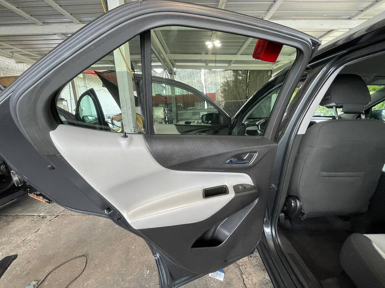 Used 2020 Chevrolet Equinox LS FWD image 12
