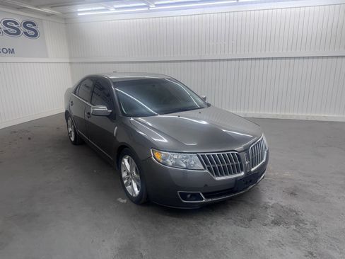 Used 2010 Lincoln MKZ image 3