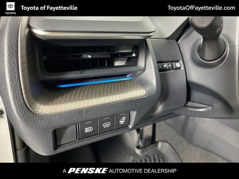 Used 2024 Toyota Prius XLE FWD image 28