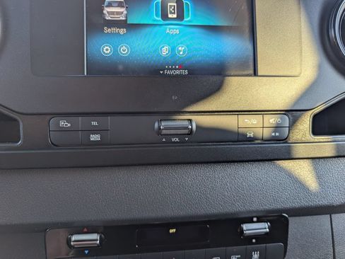 Used 2024 Mercedes-Benz Sprinter 2500 image 35