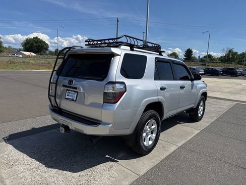 Used 2016 Toyota 4Runner SR5 AWD/4WD image 6