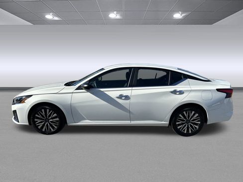 Used 2025 Nissan Altima 2.5 SV image 6