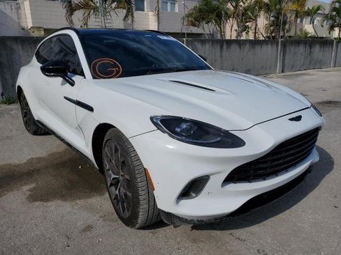 Used 2021 Aston Martin DBX image 1