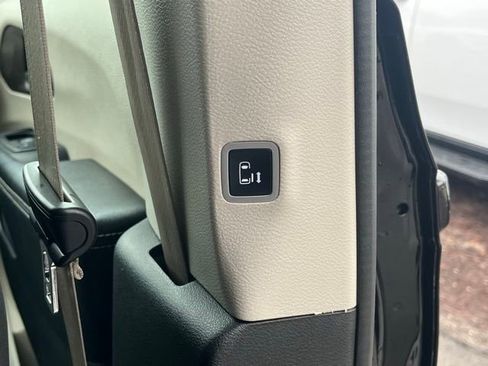 Used 2023 Chrysler Voyager LX image 36