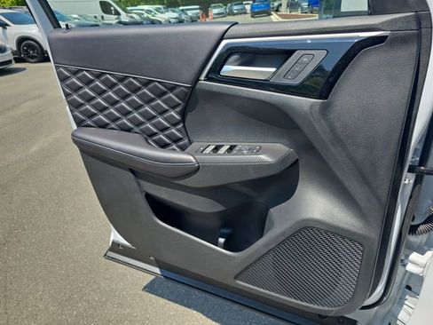 Used 2025 Mitsubishi Outlander SEL image 28