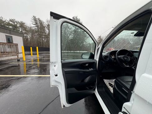 Used 2022 Mercedes-Benz Metris Long w/135  WB Van 3D image 12