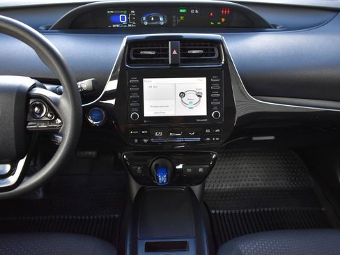 Used 2022 Toyota Prius LE image 19