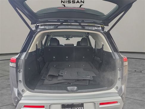 Certified 2025 Nissan Pathfinder SL image 29