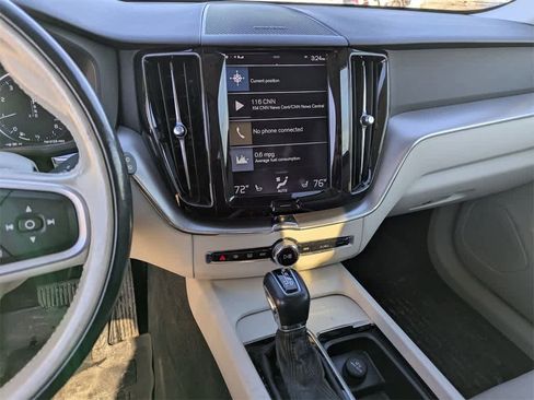 Used 2019 Volvo XC60 T6 Momentum w/ Multimedia Package image 28