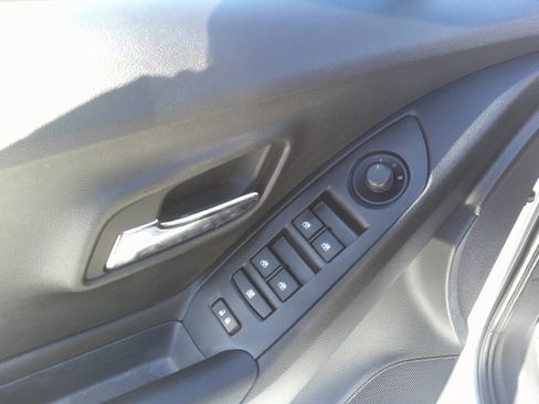 Used 2016 Chevrolet Trax LS image 15