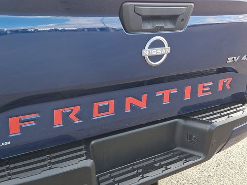 Used 2022 Nissan Frontier SV w/ Technology Package image 32