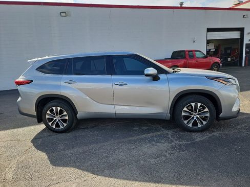 Used 2022 Toyota Highlander XLE image 12