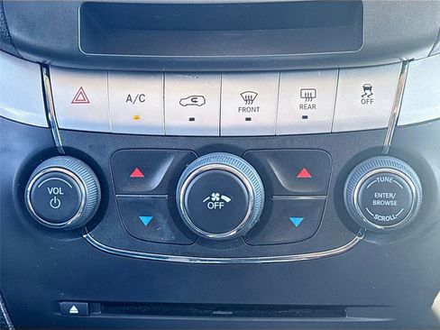 Used 2020 Dodge Journey SE image 16