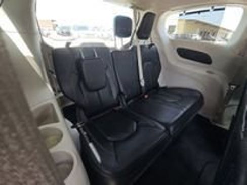 Used 2022 Chrysler Pacifica Touring-L FWD image 12