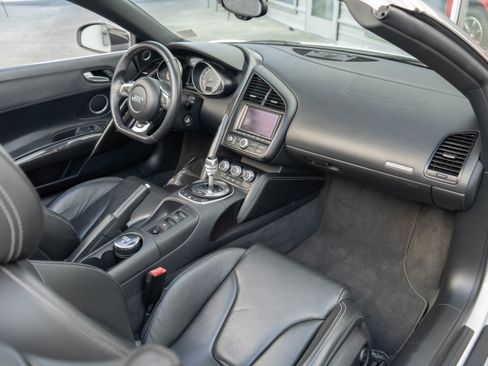 Used 2011 Audi R8 V8 image 37