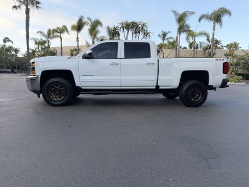 Used 2019 Chevrolet Silverado 2500 LT AWD/4WD image 2