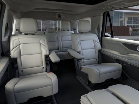 New 2026 Lincoln Navigator Reserve AWD/4WD image 11